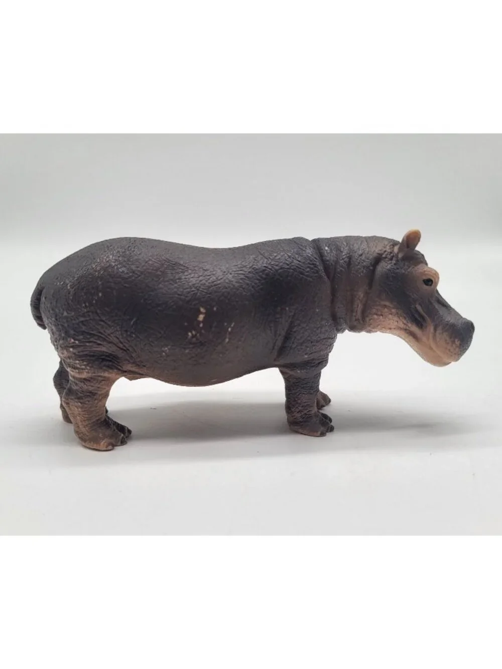 Schleich Hippo D-73527 Hippopotamus Mouth Closed Wildlife Toy Figure